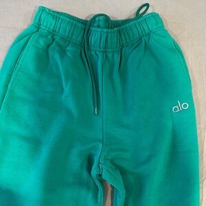 Alo Green Joggers from Sweatshirt and Joggers Set
